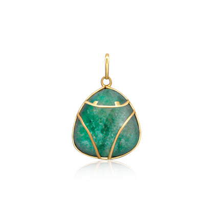 The pendant is a teardrop-shaped emerald embraced by 18k gold, designed to mimic a frog, in the style of a Muiraquitã amulet.