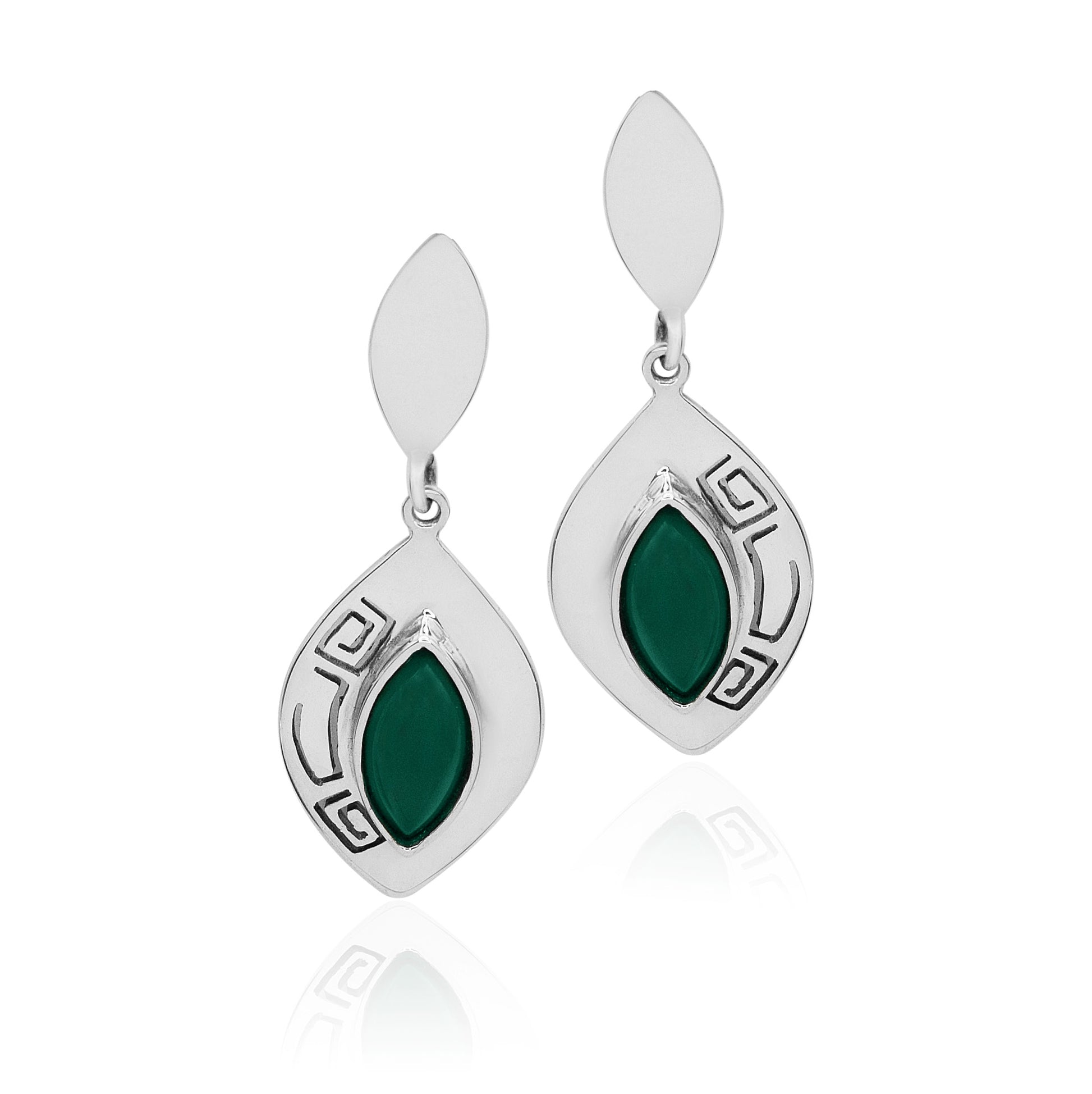 On a white background, a pair of handcrafted .950 silver earrings showcases green agate and Marajoara writing patterns.