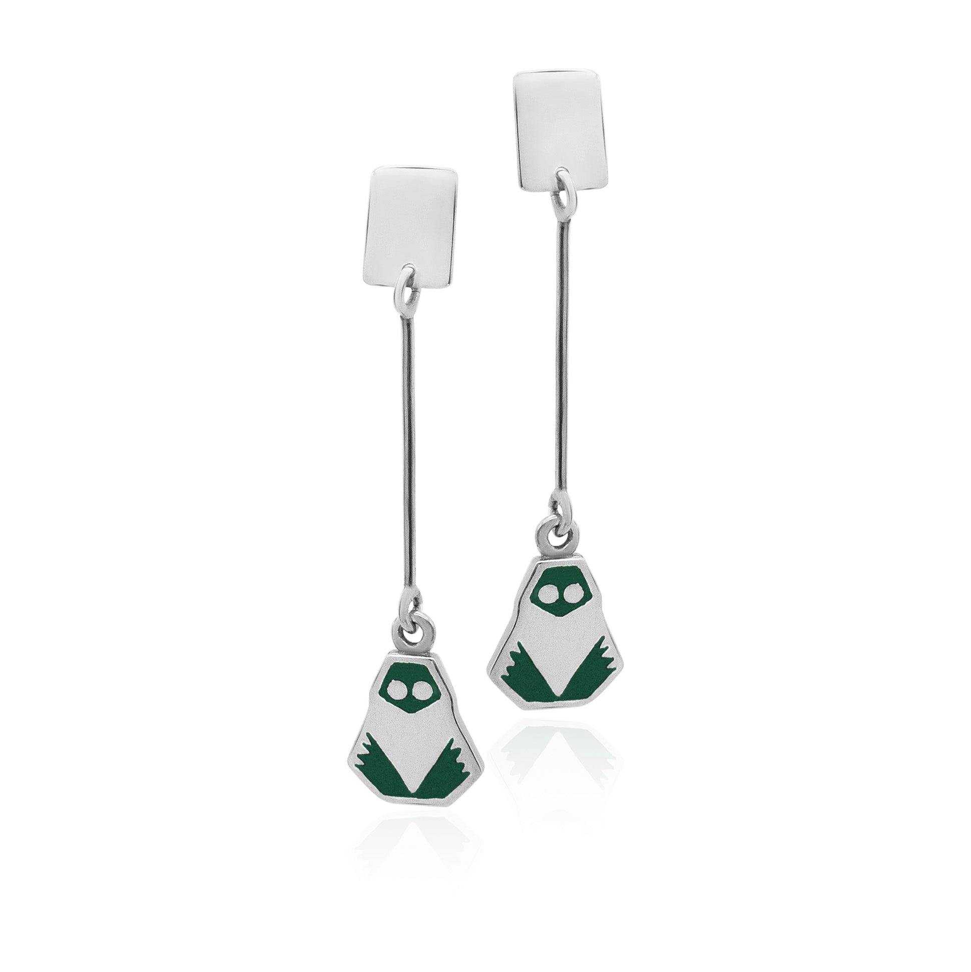 Elegant .925 sterling silver dangle earrings with frog-shaped pendants, featuring green inlay work for a playful yet sophisticated look.