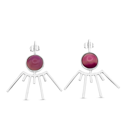 .925 sterling silver earrings shaped like sunbeams. Each sunbeam features a pink agate gemstone in the center. Handcrafted by Brazilian artisans.