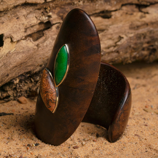 Artisanal imbuia wood bracelet featuring a vivid chrysoprase gemstone, reflecting sustainable luxury.