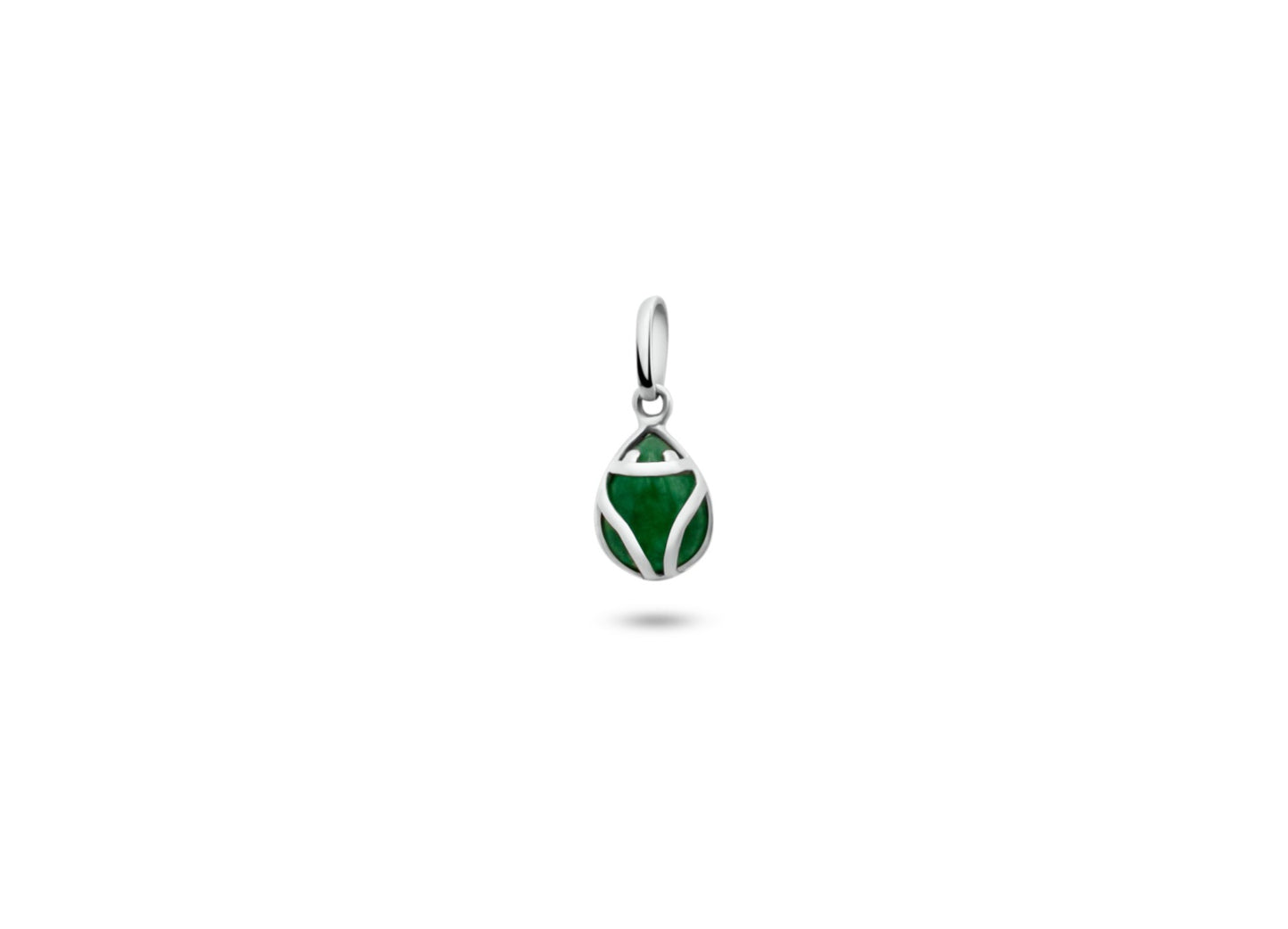 This sleek silver muiraquitã pendant showcases a minimalist design and a green jade teardrop.