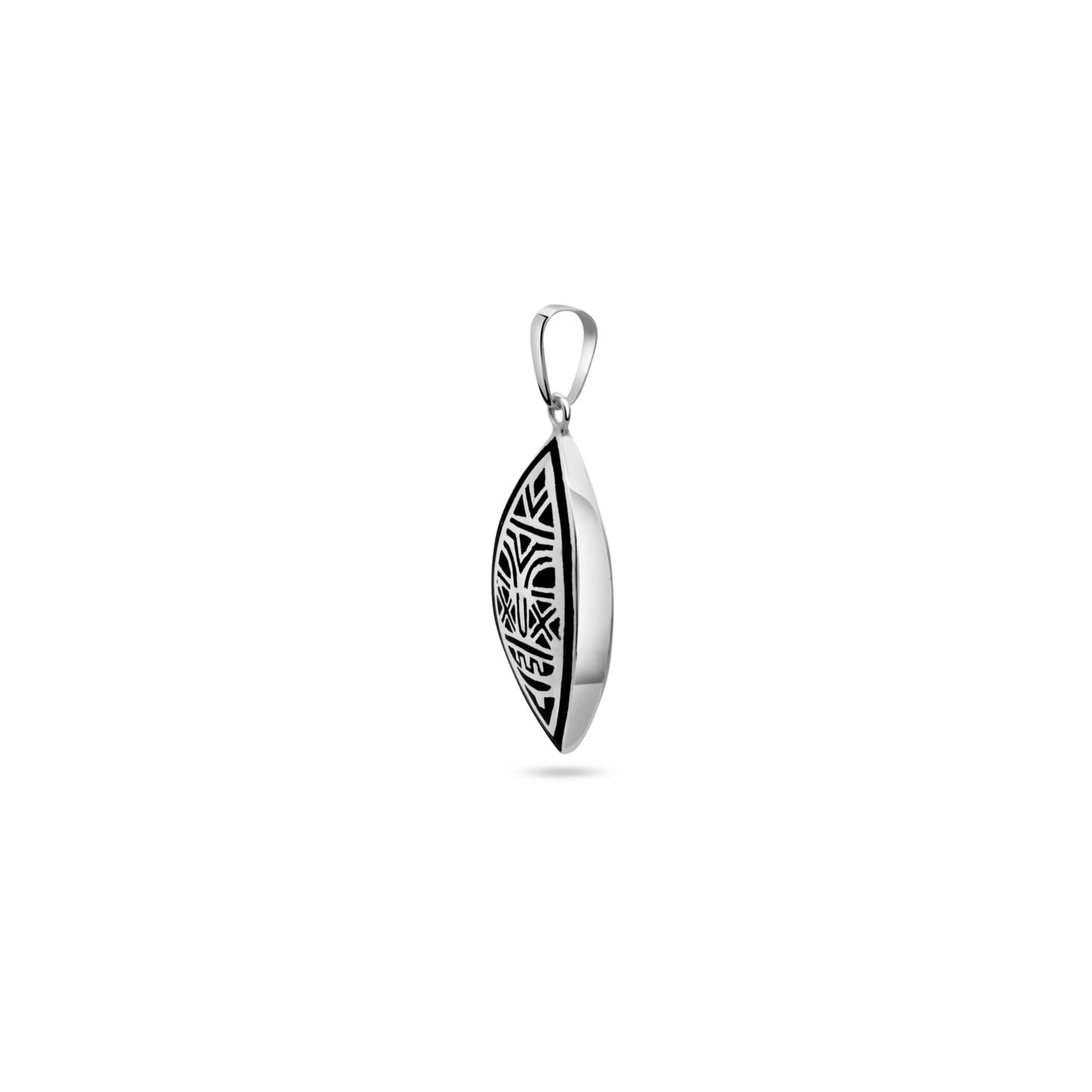 Sleek, teardrop-shaped .925 silver pendant featuring a bold, black etched design with indigenous Marajoara patterns.