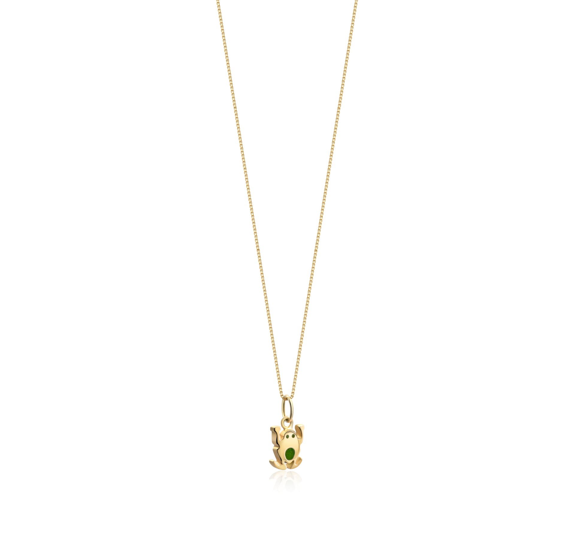 Elegant 18k gold necklace with a pendant featuring a frog silhouette, colored with green malachite powder using sustainable Brazilian methods