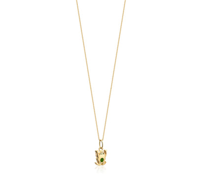 Elegant 18k gold necklace with a pendant featuring a frog silhouette, colored with green malachite powder using sustainable Brazilian methods